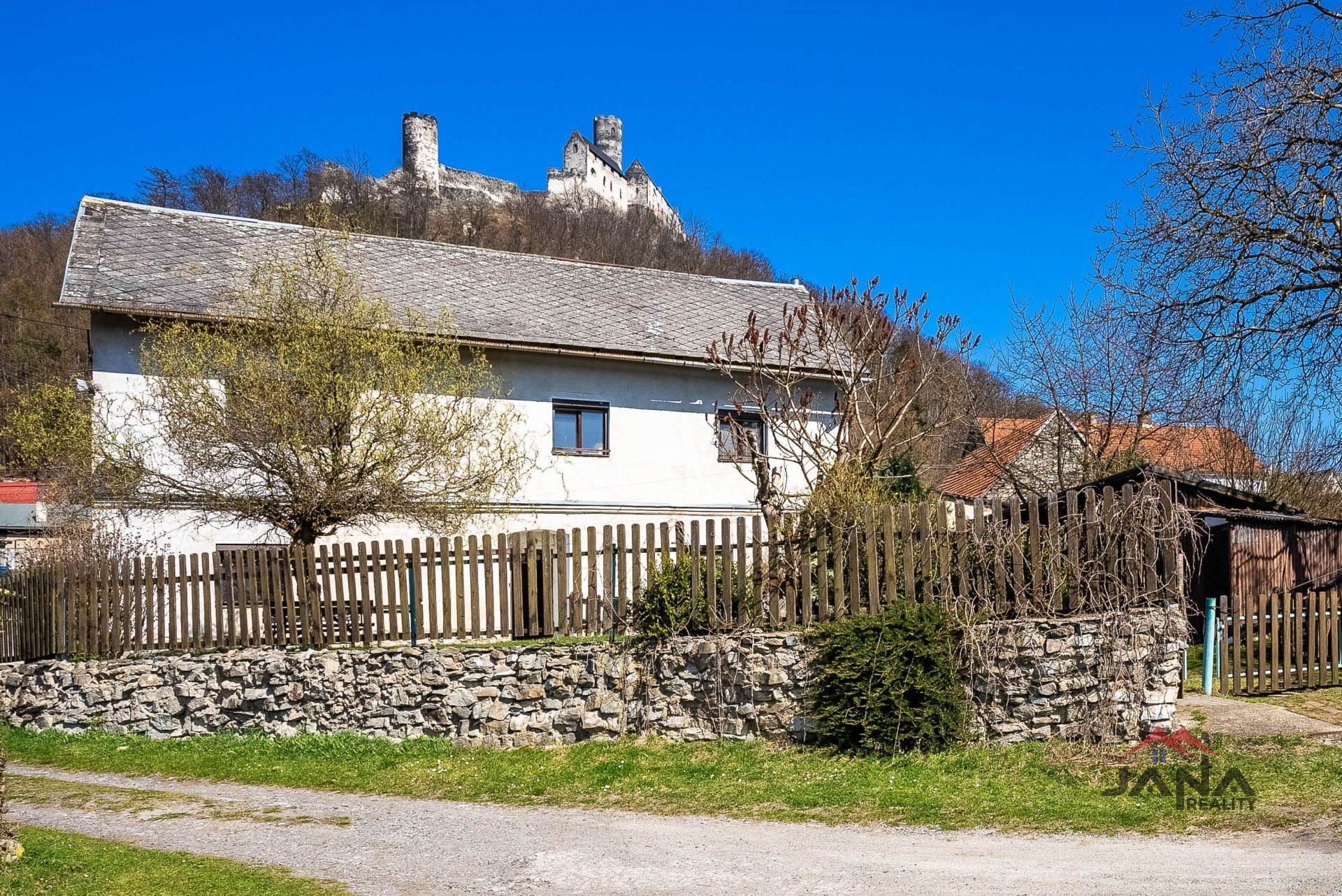 Prodej rodinného domu přímo pod hradem Bezděz