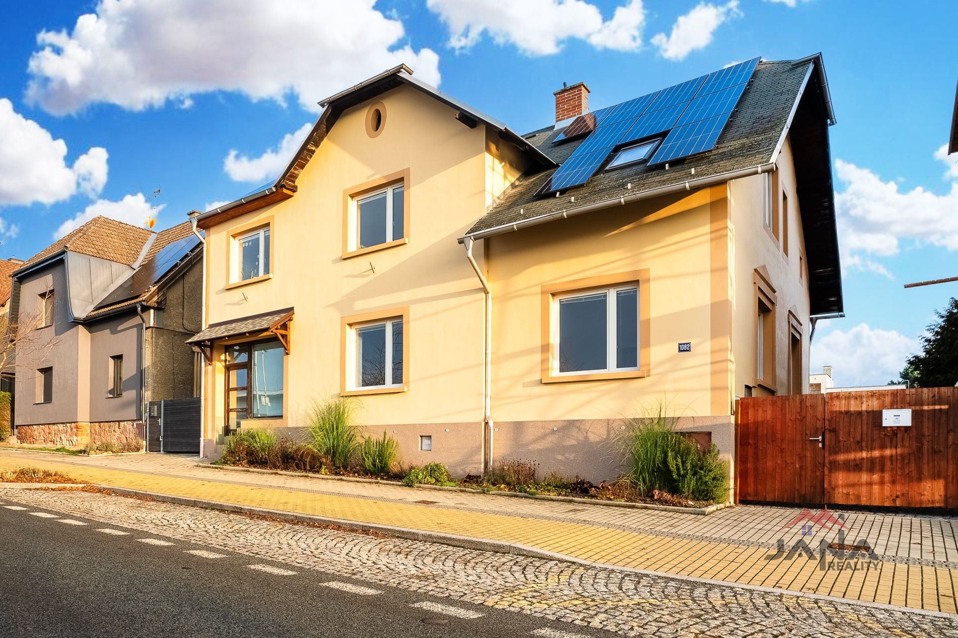 Rodinný dům v Turnově se dvěma byty a nebytovým prostorem